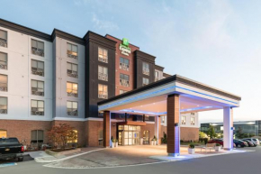 Отель Holiday Inn Express Hotel & Suites Milton, an IHG Hotel  Милтон